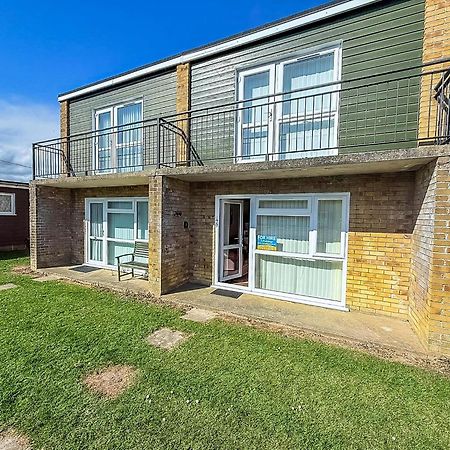Lovely 4 Berth Chalet To Hire In Hemsby Nearby The Beach Ref 18177B Exterior photo
